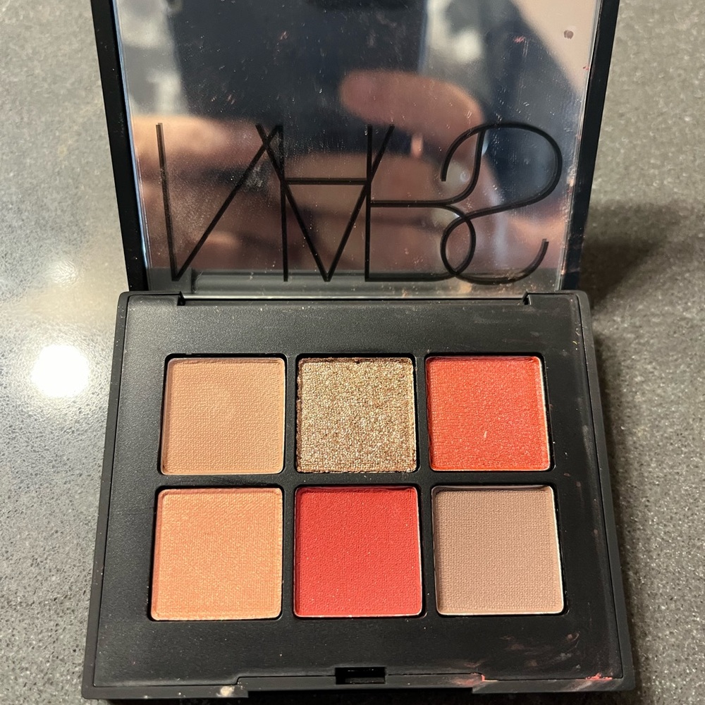 NARS eyeshadow palette in hibiscus